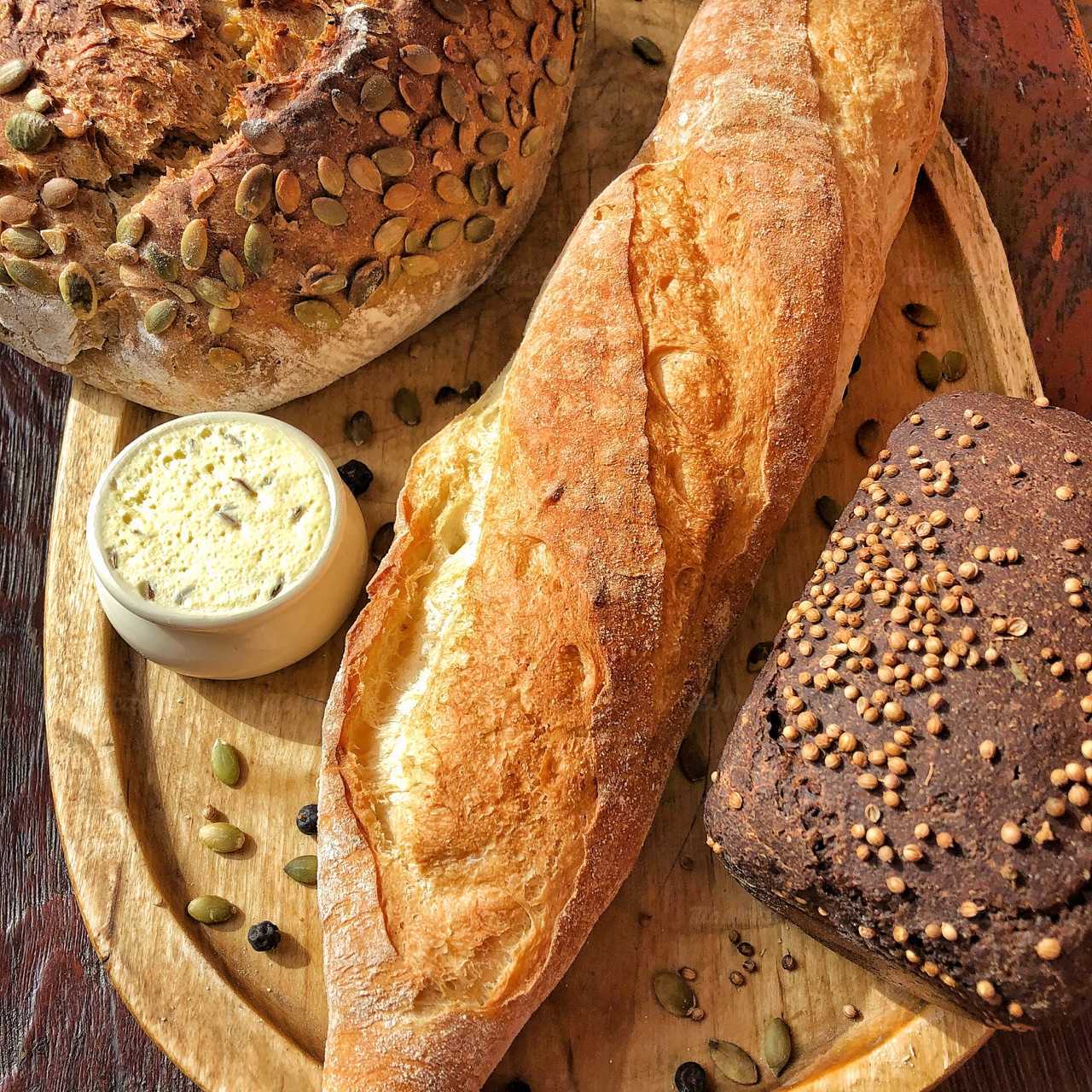 Хлеб душистый. Хлеб ароматный. Пряный хлеб. Хлеб из дровяной печи. Хлеб ароматный Коломенский.