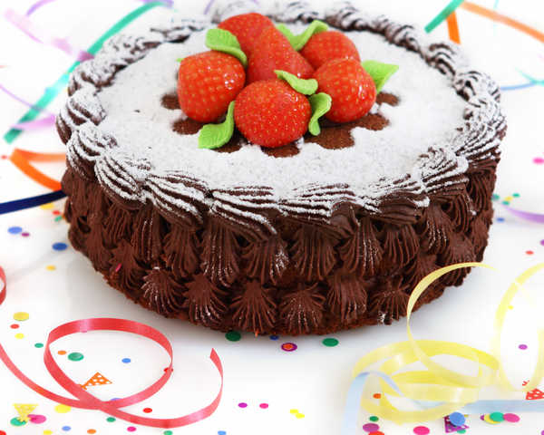 Десерт в день рождения и подарок на выбор при заказе от 5000 рублей