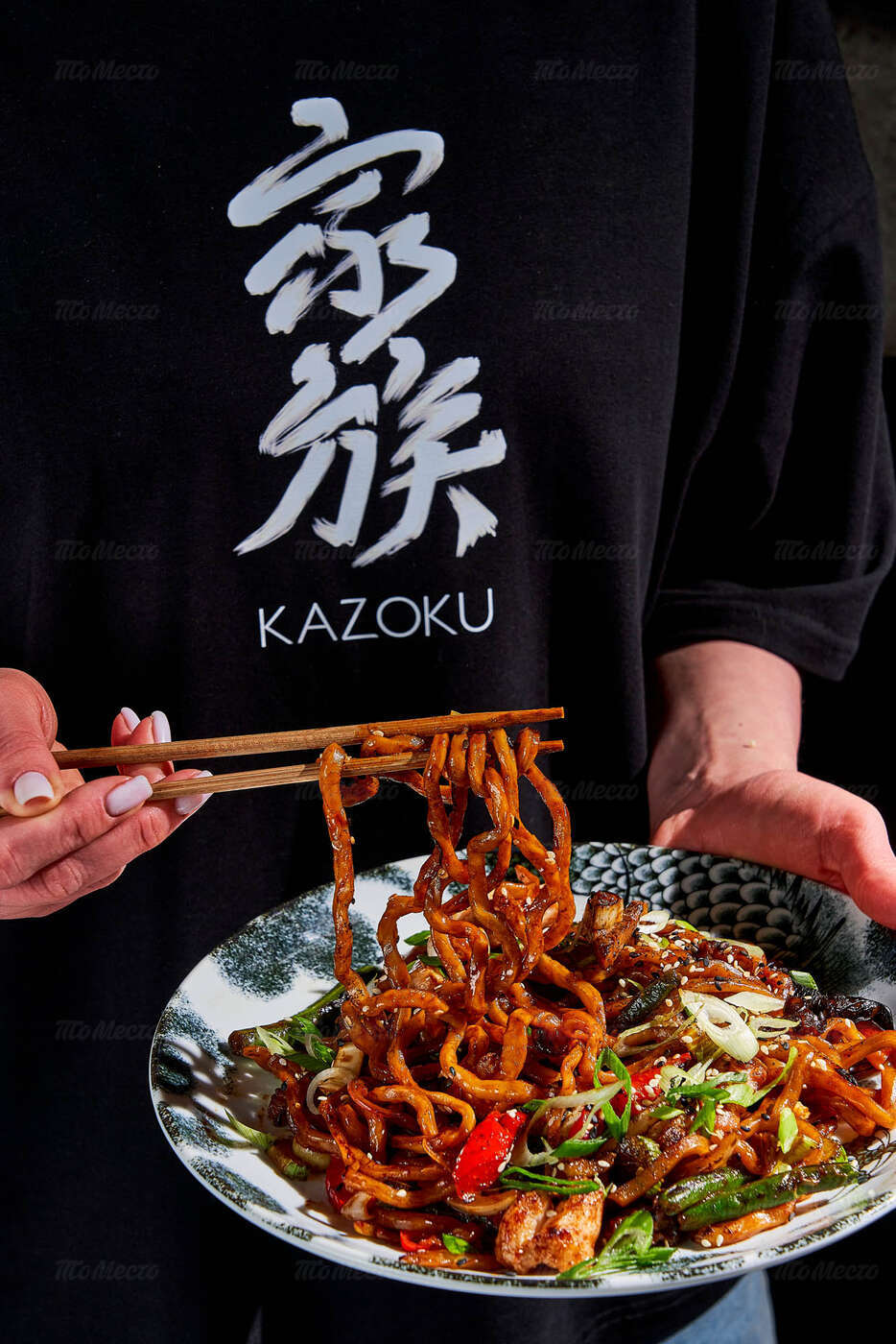 Kazoku Double SET: известные управляющие, повара, бармены за вертушками