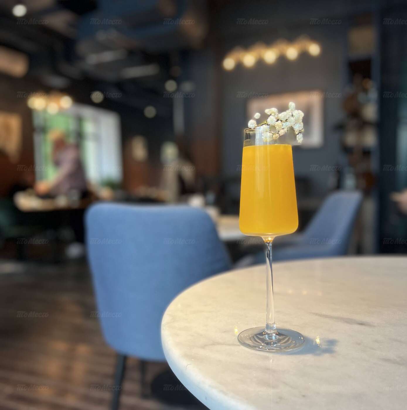 Комплимент к завтраку: экзотический коктейль с пюре манго