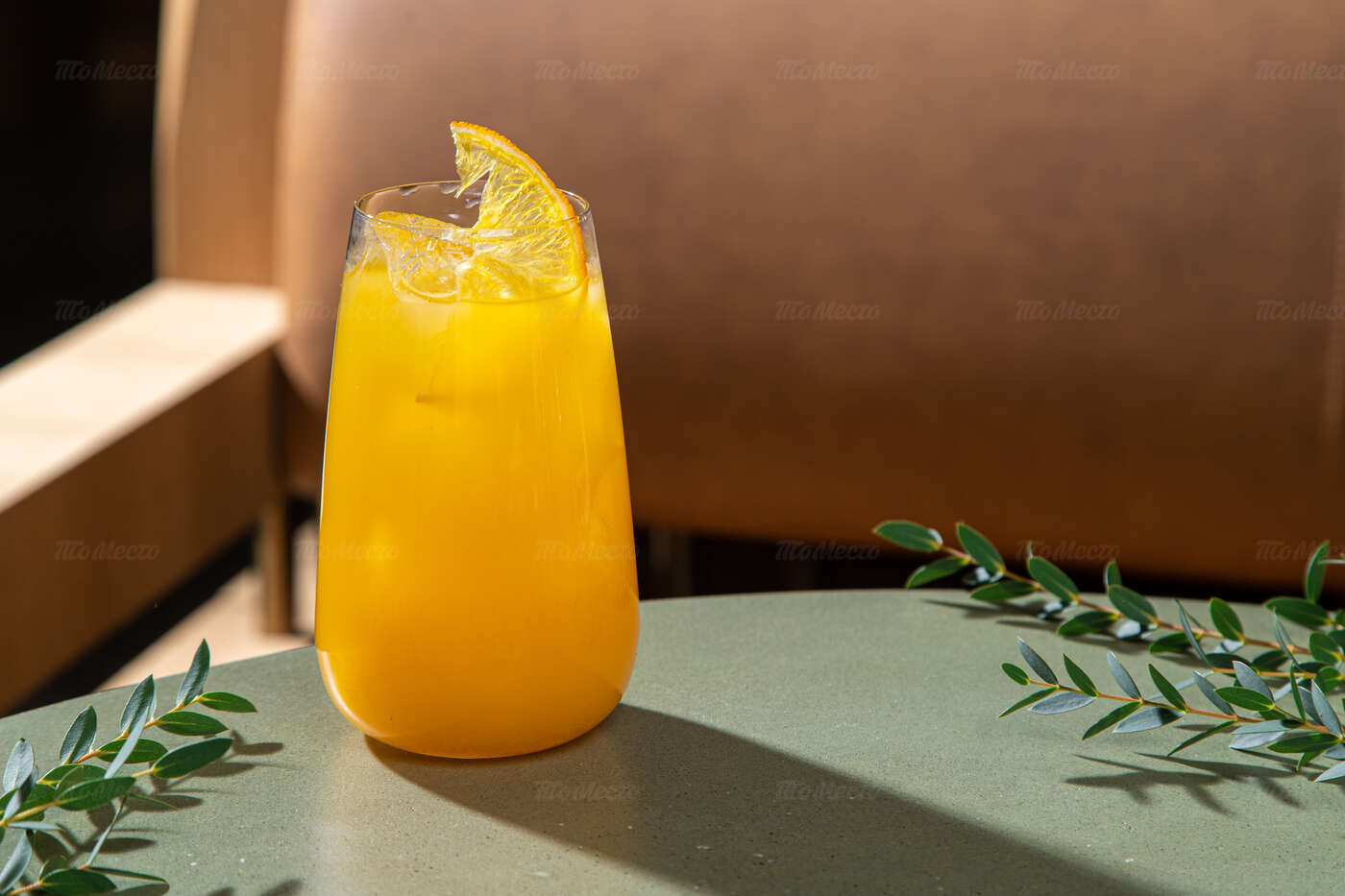 Цитрусовый лимонад комплиментом при заказе блюда из постного меню