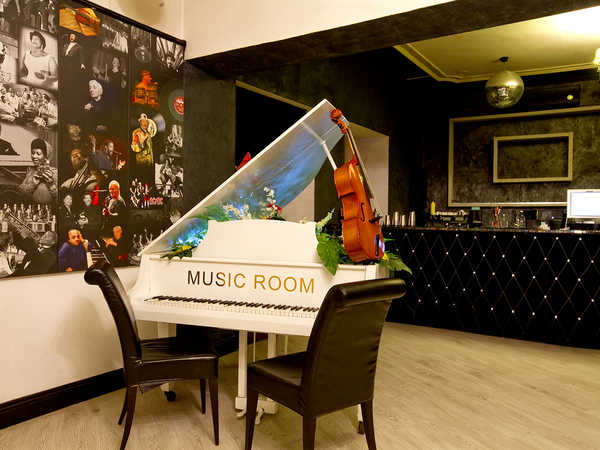 Music Room (бывш. Bad Room)