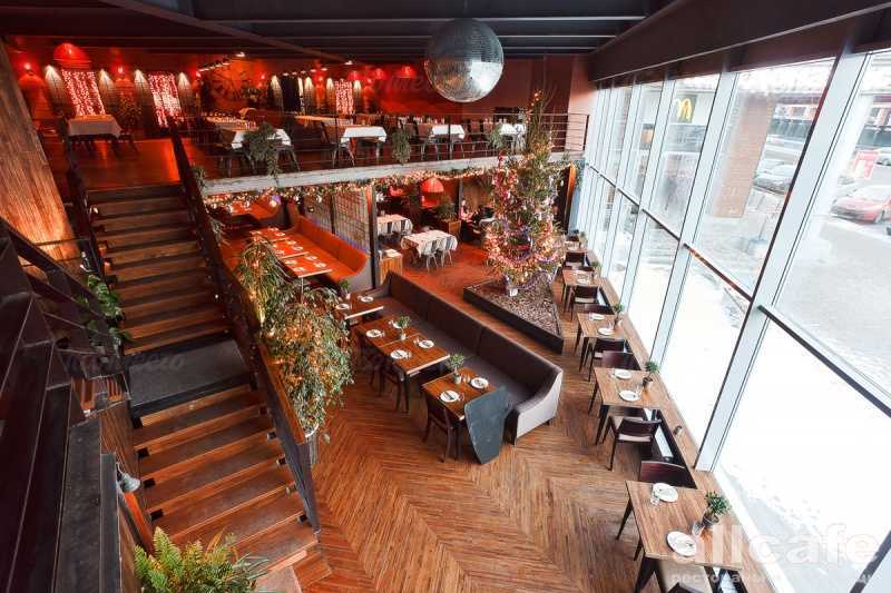 Кафе второй этаж. Ресторан Тони Китчен. Двухъярусный ресторан. Ресторан балкон. Второй этаж в кафе.