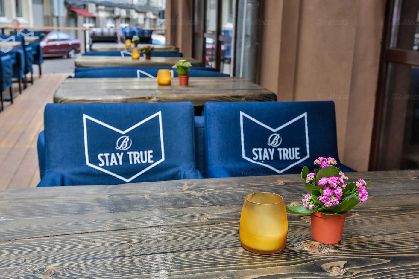 Stay true перевод на русский. Бар stay true. Stay true Bar веранда. «Stay true Bar» ресторан Москва. Stay true Bar на Китай городе.