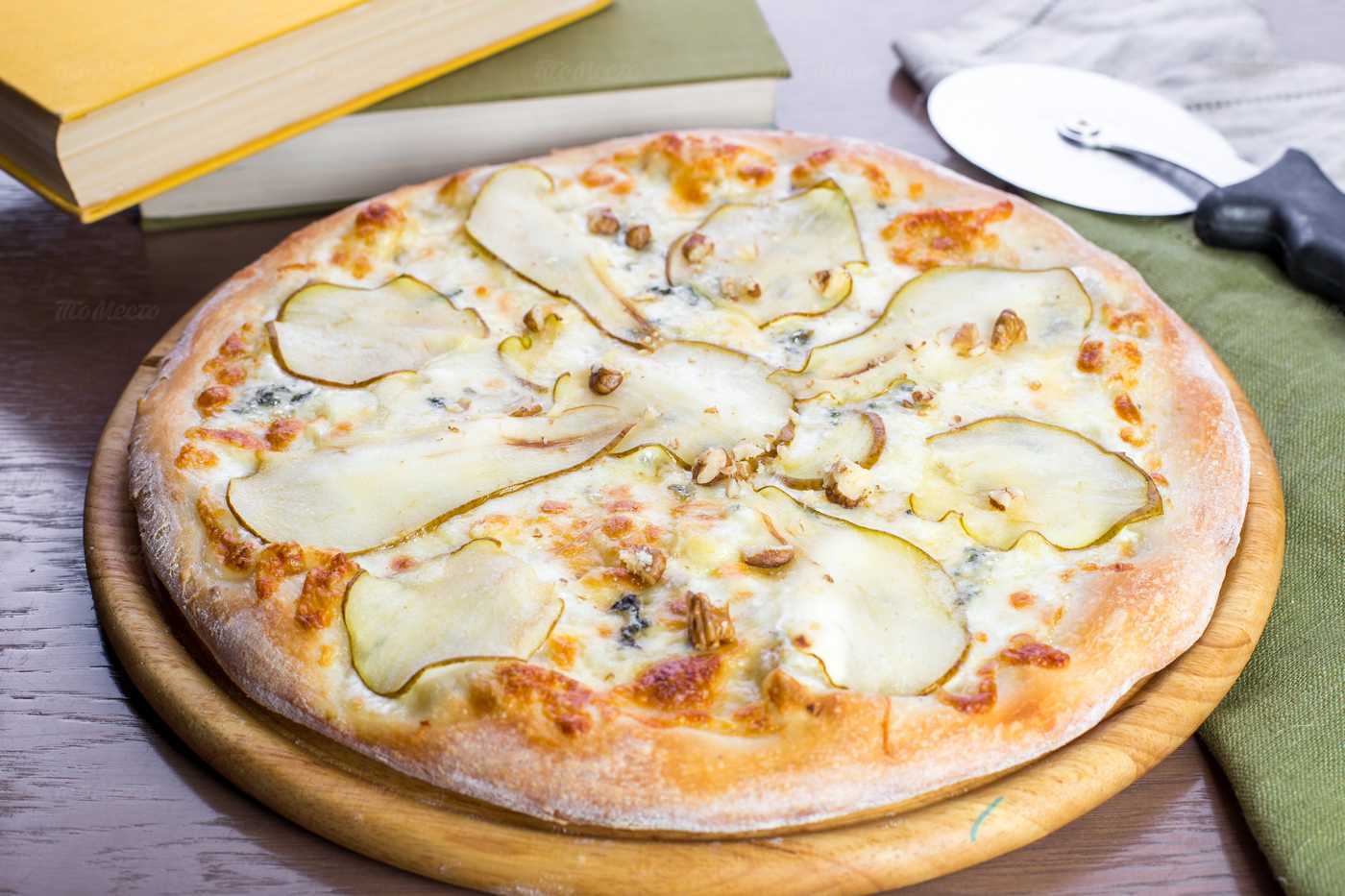 Пицца с грушей и сыром рецепт с фото пошагово