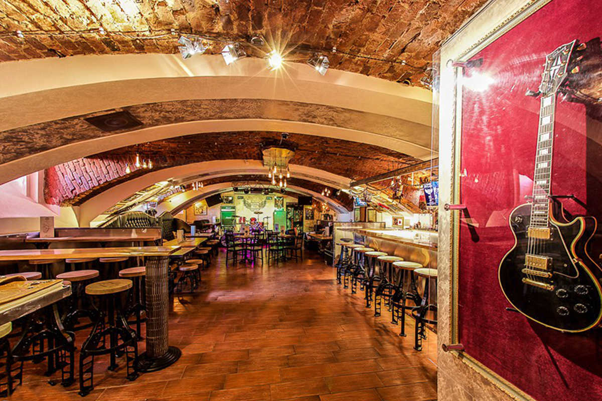 High pub. Райт Плэйс рок бар. Right place бар Санкт-Петербург. Бар рок паб СПБ. Рок кафе Нижний Новгород.