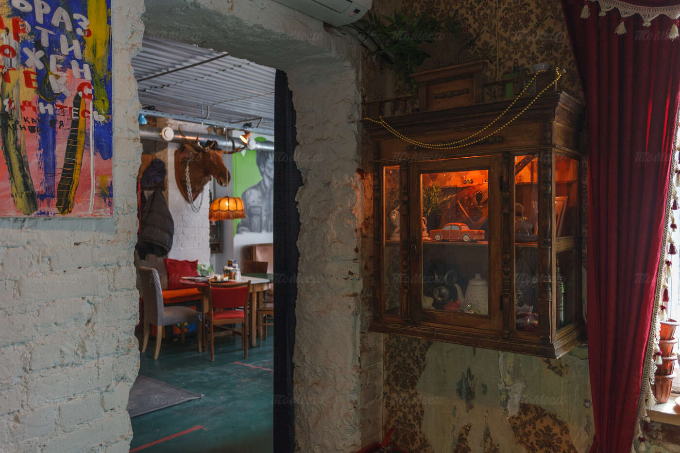 Банкетный зал бара Будапешт (Budapest Ruin Bar) на улице Звездинка фото 6