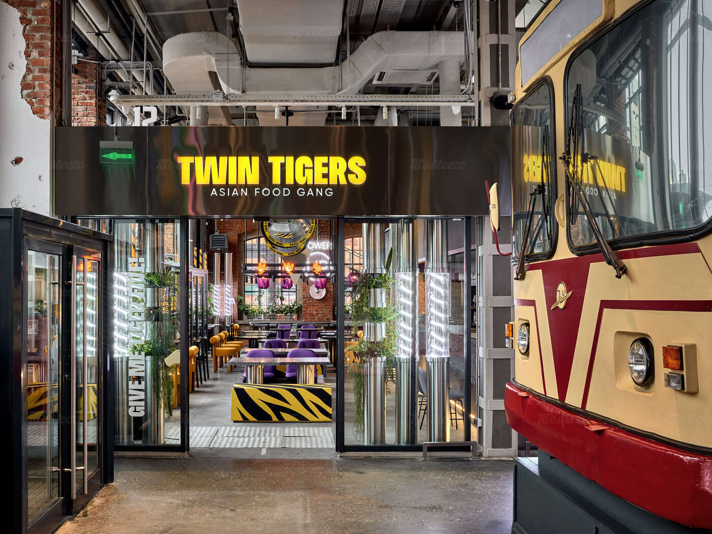 Тайгер ресторан. Тигр в ресторане. The Tiger Twins. Twin Tigers паназиатский ресторан.